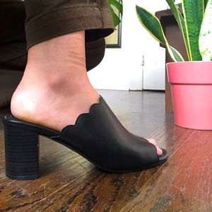Black Wavy Strapped Mules